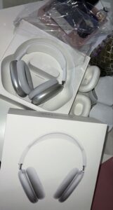 Apple AirPods Max pallets 