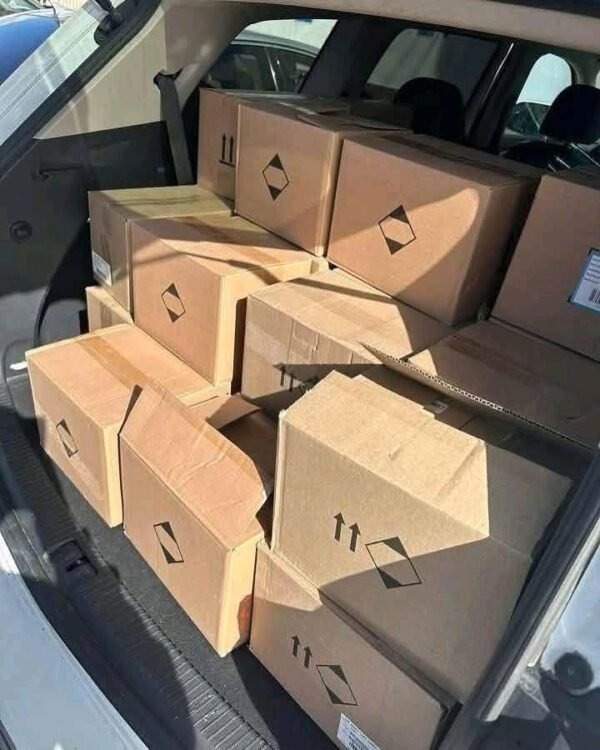 Original ARIANA GRANDE Perfumes Pallets liquidation and Wholesale - Image 8