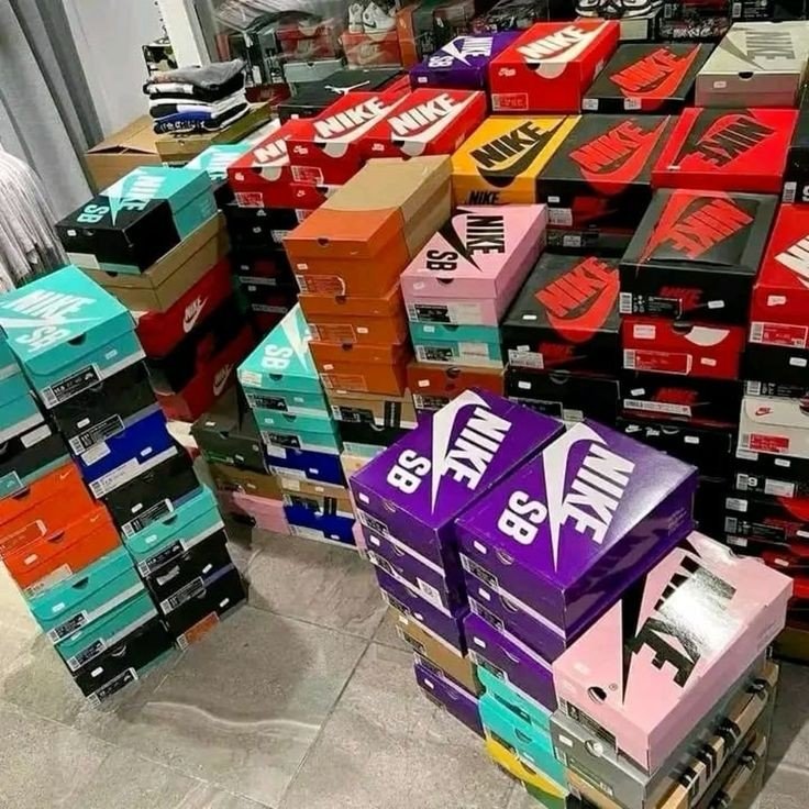 Authentic Nike sneakers pallets 50 pairs per pallet - Image 3
